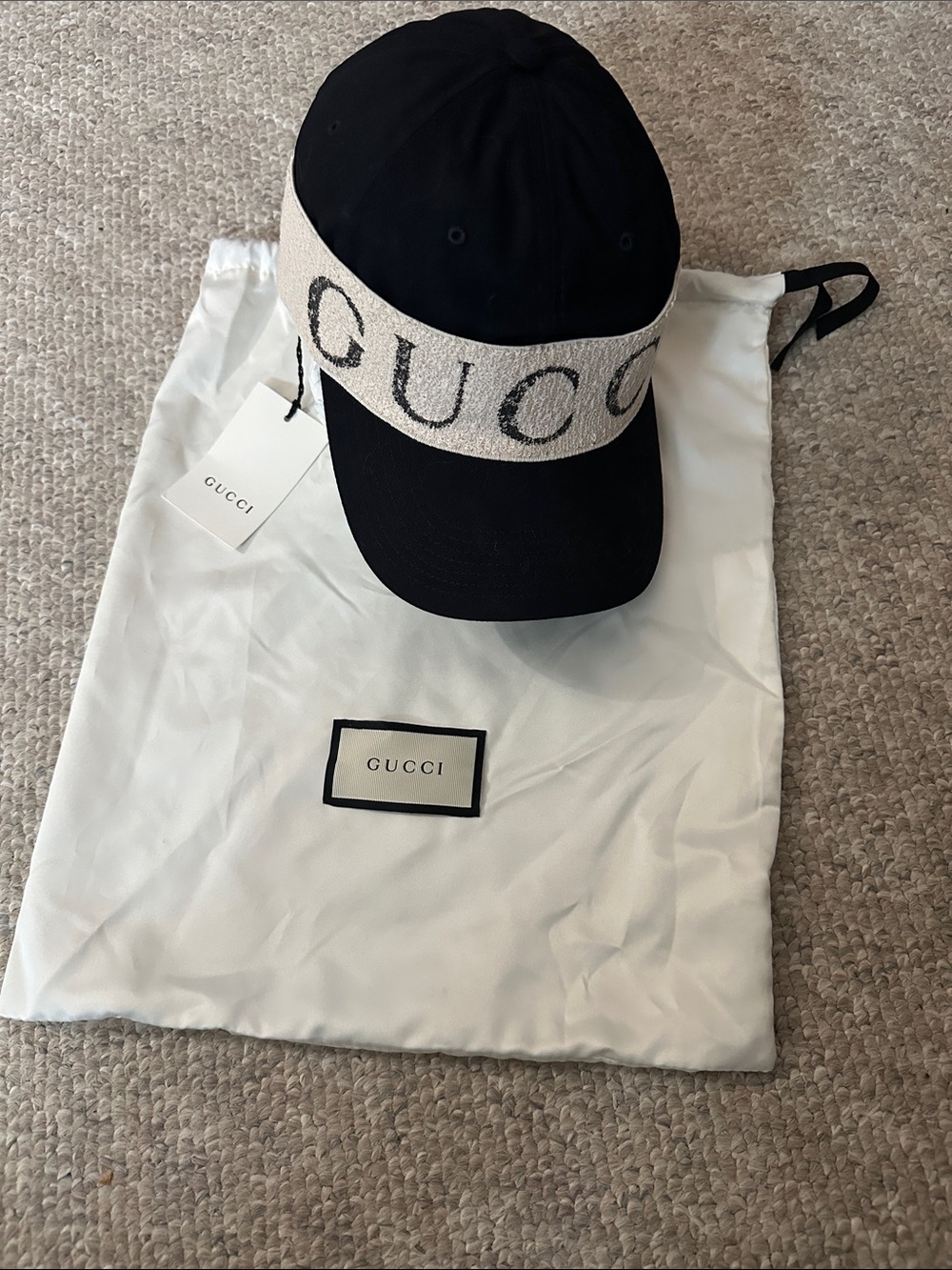 Gucci Black Cap with Cream Logo Band